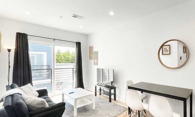 Petworth Bed & Breakfast | Cozy Petworth Stay with Balcony & Courtyard View