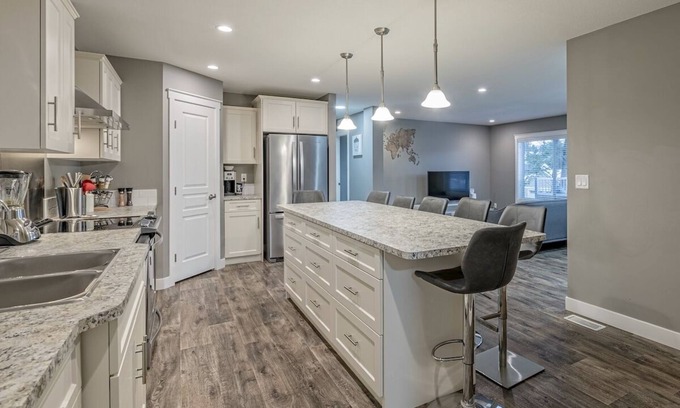 Vernon House | Cozy Rancher with Hot Tub near Lake Access & Ski