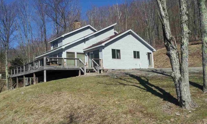 Old Timberline Cabin | Cozy retreat in Old Timberline close to great hiking and skiing. Pet Friendly!