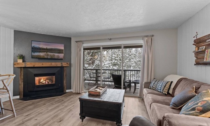 Century West Condo | Cozy retreat near downtown, amphitheater, short walk to Deschutes river, has AC!