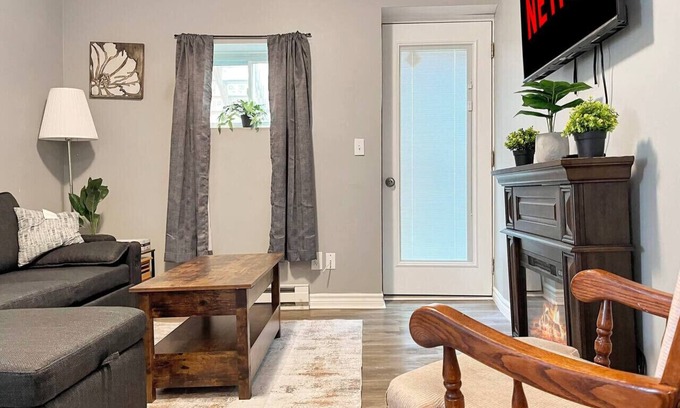 Fort Erie Apartment | Cozy Retreat with Netflix & Work Desk