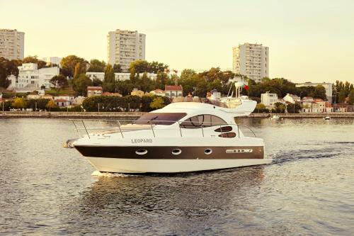 Campanha House | Cozy room with lake view in Porto 12 m² and terrace