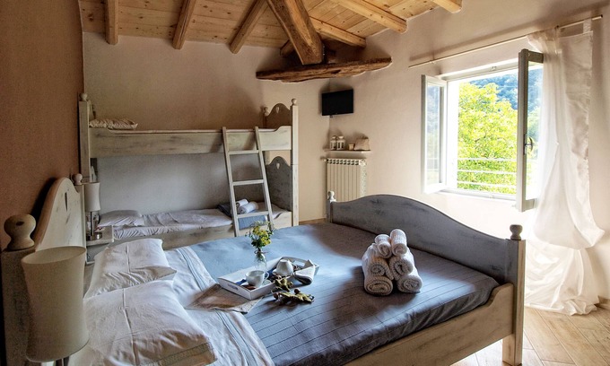 Gardone Riviera House | Cozy rooms inside a renovated farmhouse/shared pool