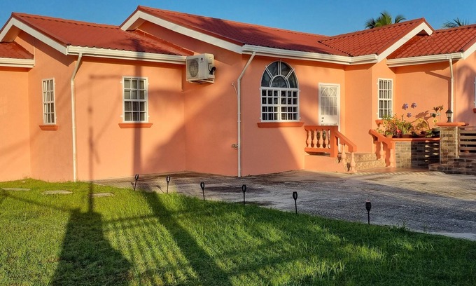 Ladyville House | Cozy/Safe house-3 mins from Airport close/near to Mayan Ruins Belize attractions