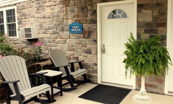 Berlin Apartment | Cozy Spaces Suite w/Jacuzzi/Downtown Berlin