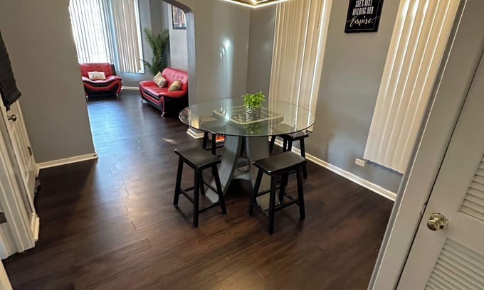 Englewood Apartment | Cozy Spacious 3br