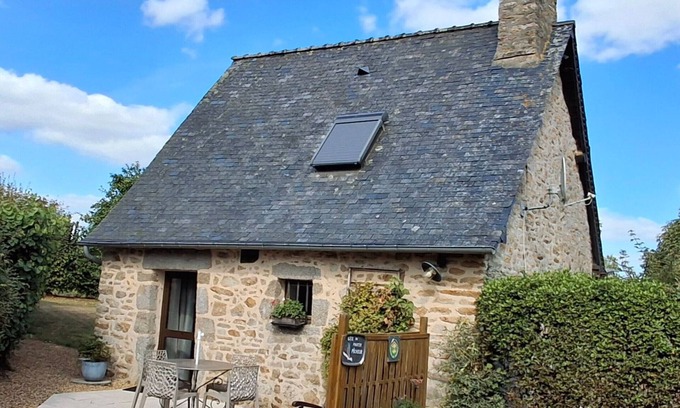 Alexain Cottage | Cozy Stone Cottage with Private 8ha Fishing Pond and Scenic Surroundings - Ideal for Nature Lovers