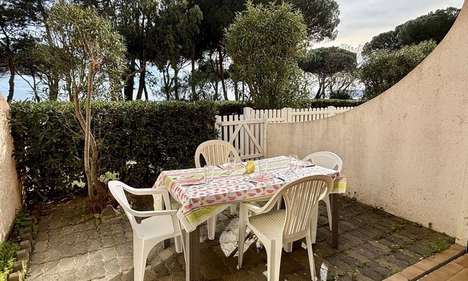Argeles Plage Apartment | Cozy studio cabin with terrace and direct beach access, Argelès-sur-Mer