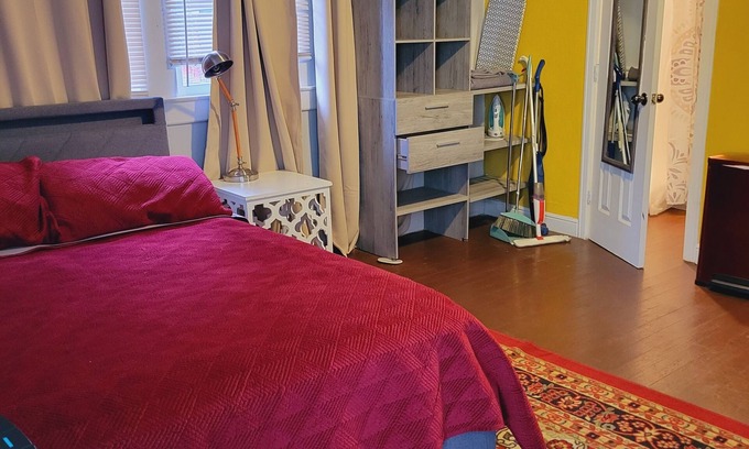 Denton Apartment | Cozy studio in charming Denton flew blocks from UNT