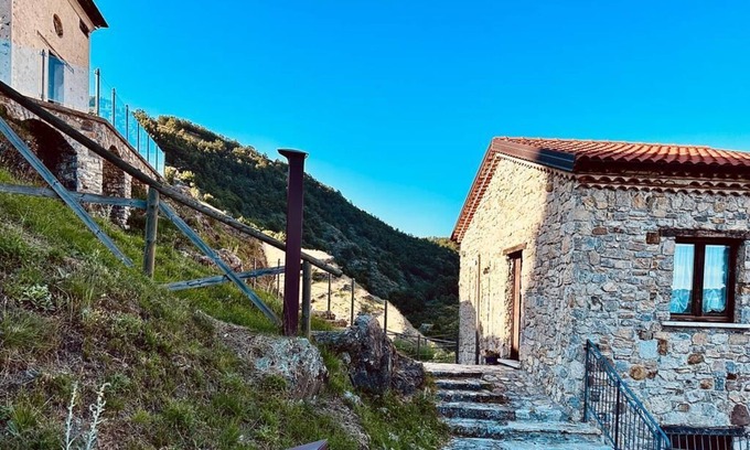 Sasso di Castalda House | Cozy studio apartment in Sasso di Castalda, near Ponte alla Luna.