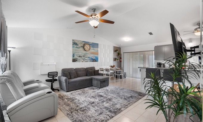 Warm Mineral Springs House | Cozy & Stylish 1BD Getaway steps to Warm Mineral Springs
