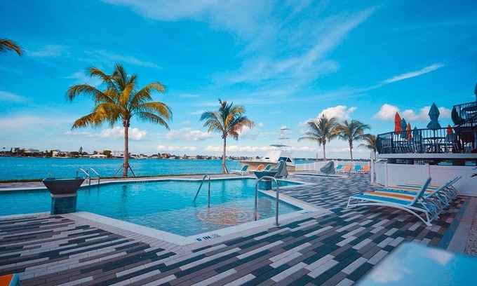 Treasure Island Hotel | Cozy Suite Oceanfront Stay! Outdoor Pool Steps from Miami's Glam South Beach!