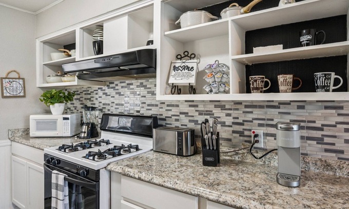 Temple House | Cozy Temple Home Fenced Yard & Wi-fi 3 Bedroom Home