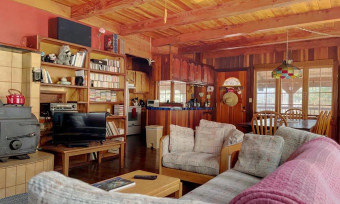 Burnt Ranch House | Cozy Trinity Cottage