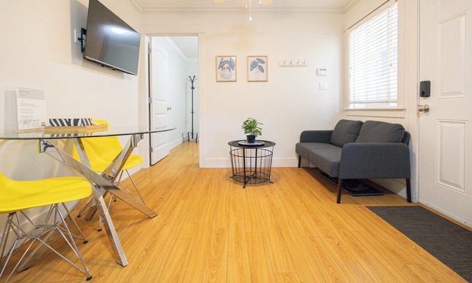 Seafair House | Cozy two bedrooms unit in Richmond BC