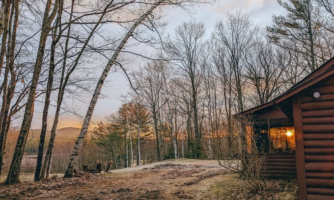 Fitzwilliam Cabin | Cozy Updated Log Cabin with Mountain Views close to Monadnock