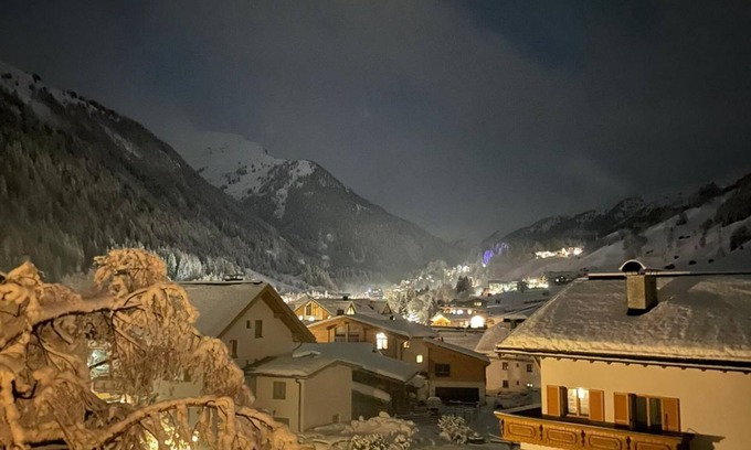 Sankt Anton am Arlberg Apartment | Cozy vacation apartment, great view close to the slopes - renovated in 2024