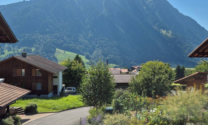 Aeschi bei Spiez Apartment | Cozy vacation apartment - nature & relaxation