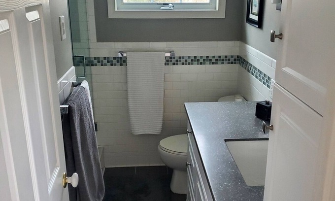 Niantic Cottage | Cozy & Warm Getaway Cottage in Beach Community