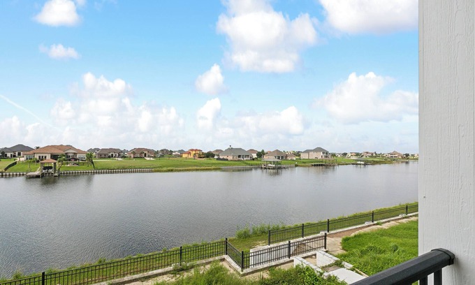 Slidell Apartment | Cozy Waterfront 2-bedroom apartment in serene Slidell