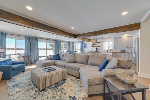 Long Lake House | Cozy Waterfront Hale Cottage on Long Lake!