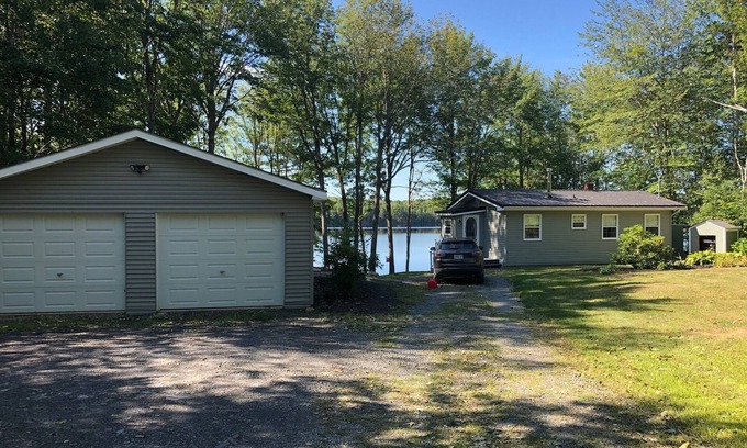 Lunenburg County House | Cozy Year-Round Lakefront Cottage Near Bridgewater on the Beautiful South Shore