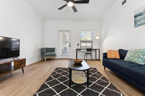 Chandler Apartment | CozySuites Chandler 1BR with 2 pools & Jacuzzi 09