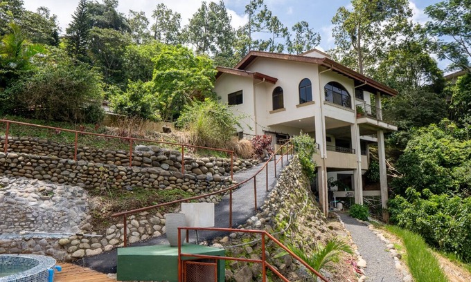 San Ramon House | CR Mariposa Gateway