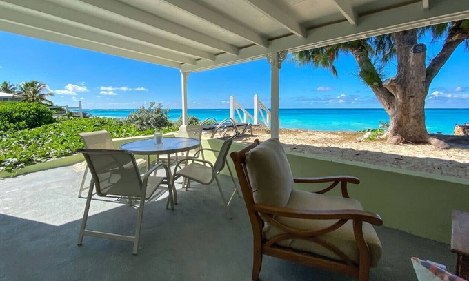 Cockburn Town Apartment | Crabtree #1 - Amazing Beach -Walk to Restaurants