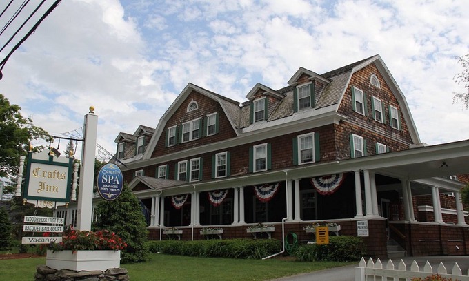 Wilmington Condo | Crafts Inn in Vermont 1br suite, Saturday check-in