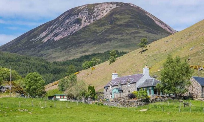 Loch Tay House | Craigeanie Farmhouse