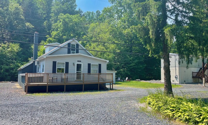 Catawissa Ski Chalet | Creekside Chalet @ Knoebels! Deck, Yard & FirePit