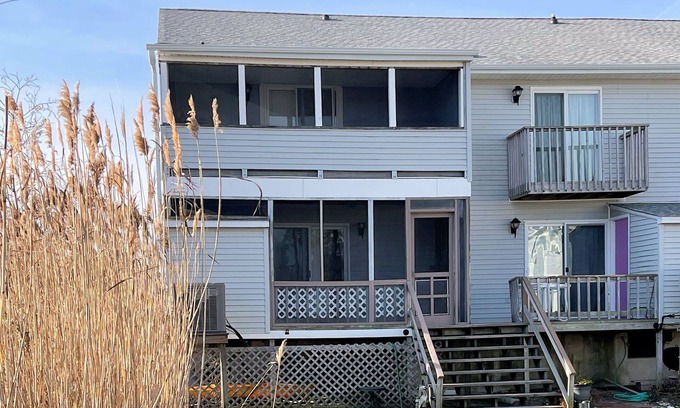 Deep Hole House | Creekside Paradise - Water front &Access -Pet Friendly -Shared Dock NO LINENS