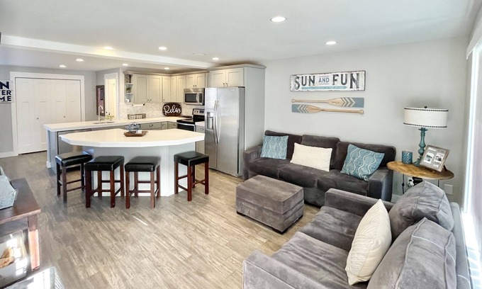 Quincy Condo | Crescent Bar Getaway-Pool/Beach/River, Gorge Concerts, Wineries, Sunshine & Ski!