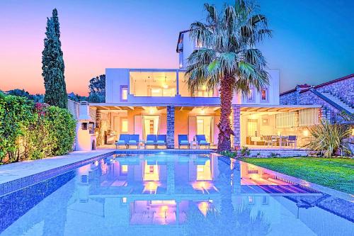 Dramia Villa | Cretan Mansion with Heated Swimming Pool