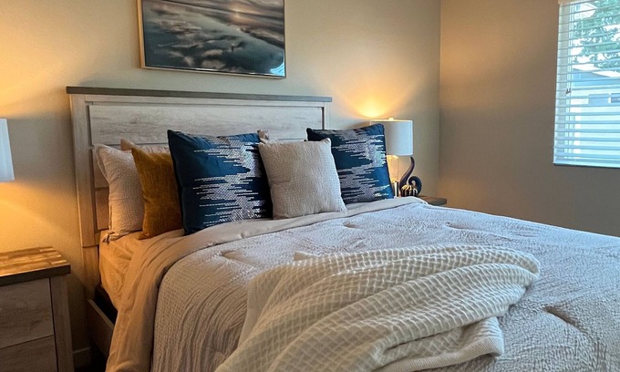 North Valley Condo | Crisp 2bd 2ba Pool Ocean Breeze Retreat