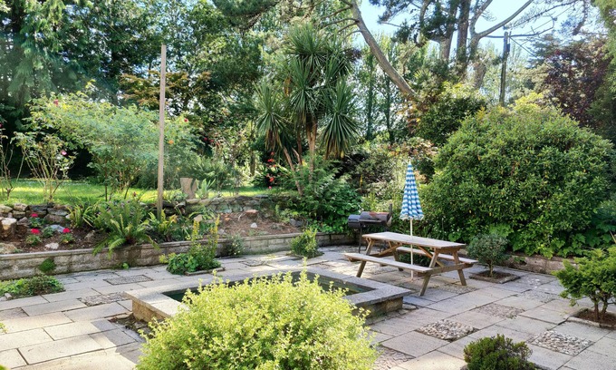 Goonhavern Cottage | Croft Cottage, set in acres of mature gardens