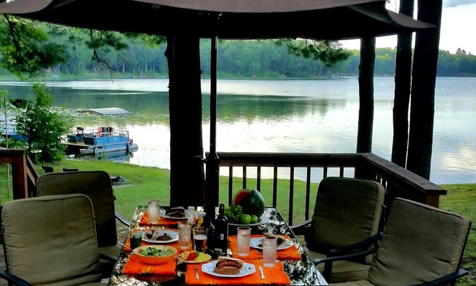 Herron Cabin | Crooked Lake lakefront Cabin in the Amish Hills