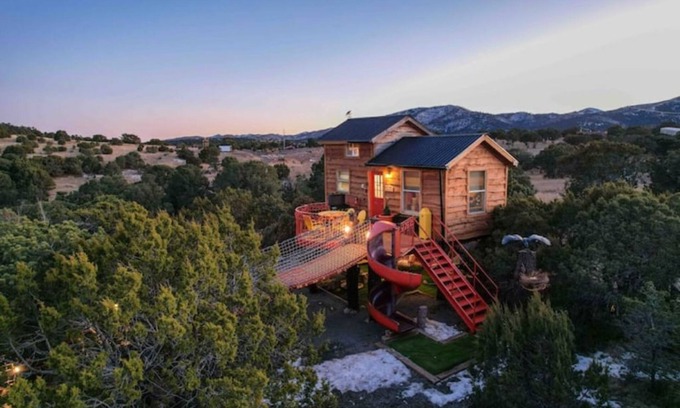 Nogal House | Crow’s Nest Treehouse at El Místico Ranch