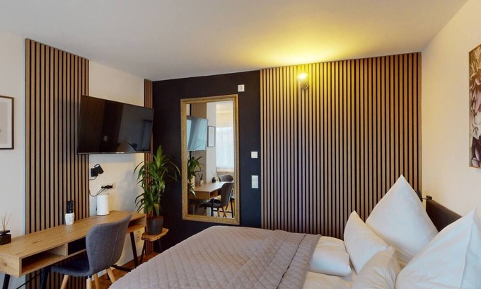 Dornbirn Apartment | Crown Studio Dornbirn - Terrasse - Parkplatz