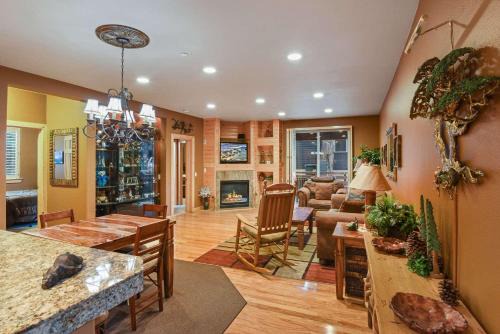 Crystal Bay House | Crystal Charm Amazing 3 BDR Condo Close to Beaches Casinos & Skiing