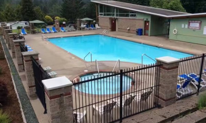 Lindell Beach House | CULTUS LAKE TIME