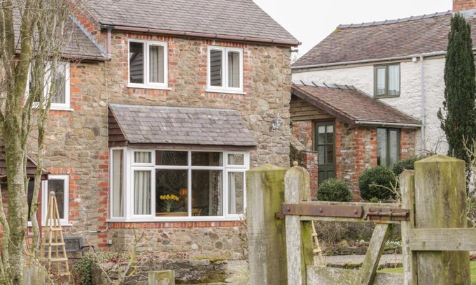 Pontesbury House | Curlew Cottage, Shrewsbury