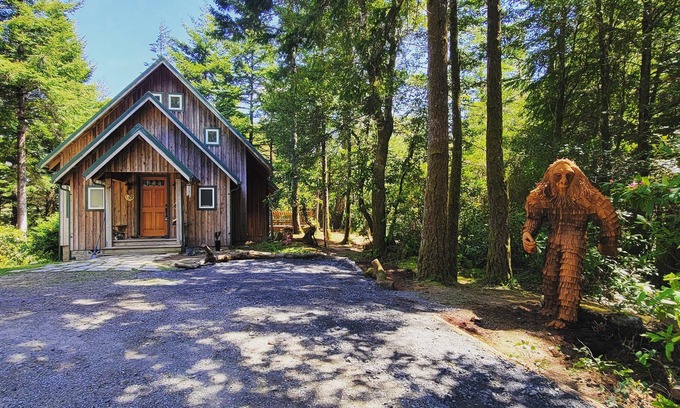 Port Orford Cabin | Custom A Frame Cabin n-Firepit & Grill-WIFI & W/D-nPet Friendly!nClose to Beach!