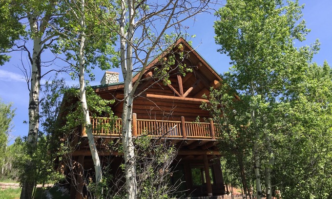 Basalt Cabin | Custom Log Cabin w/MTN views, wrap around decks, 10 Min. to Fishing & Reservoir