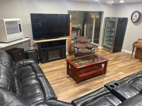 Salmon House | Cute 3 bedroom home in town