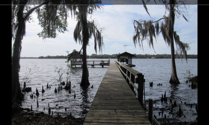 Crescent City House | Cute and Cozy, on the St. John's River. Bring your boat.