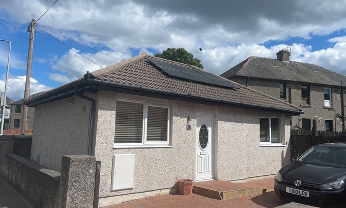Bathgate House | Cute Cottage Central Bathgate