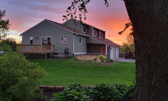 Macatawa House | Cute & cozy duplex "DuWest", Hollands south side, Ping pong & renovated May 2024