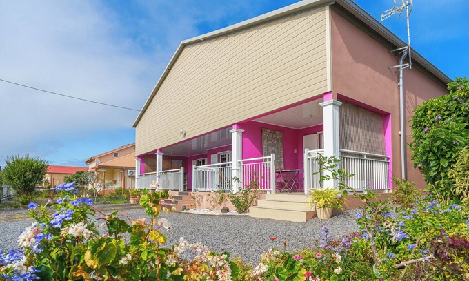 Sainte-Suzanne House | Découvrez Le Tuit-tuit